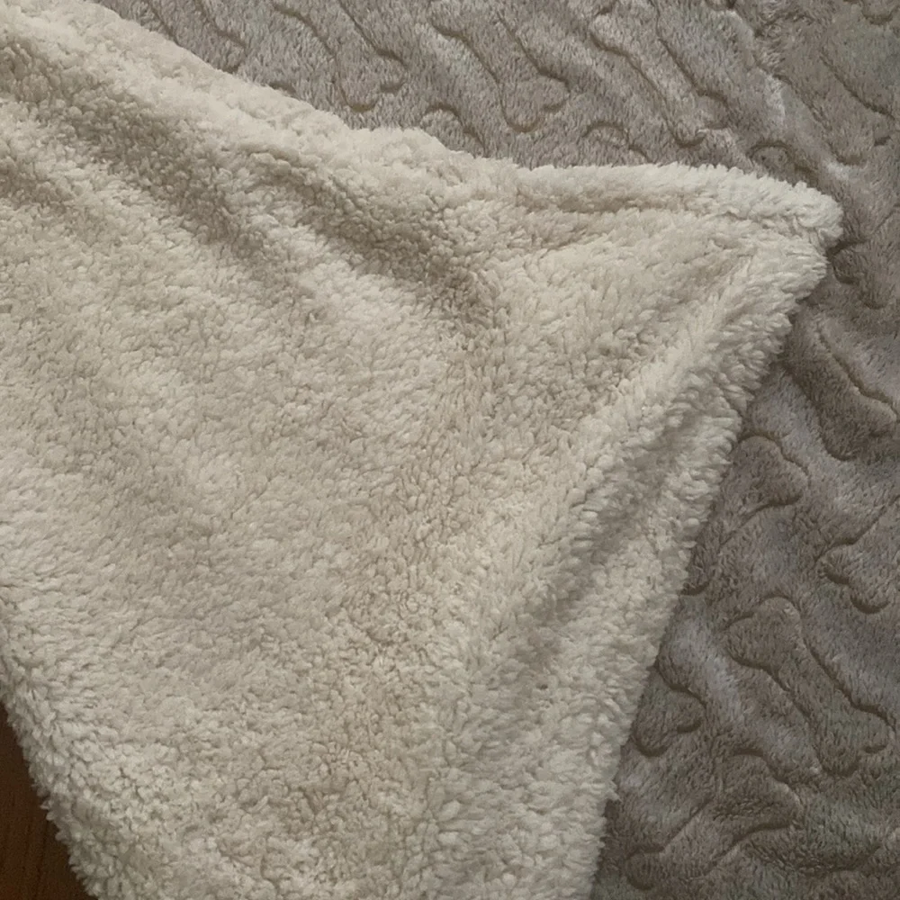 SOFT “DOG BONE” BLANKET